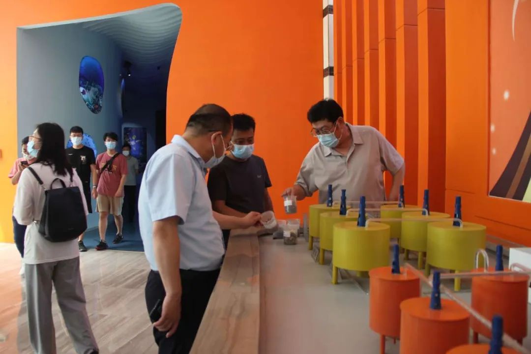 第二屆日照海洋生物產(chǎn)業(yè)高質(zhì)量發(fā)展論壇專家來潔晶集團參觀