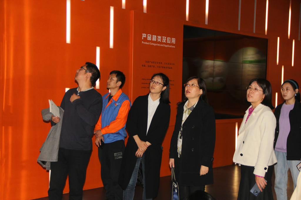 省標(biāo)準(zhǔn)化研究院及市區(qū)有關(guān)領(lǐng)導(dǎo)來(lái)潔晶進(jìn)行專標(biāo)融合調(diào)研