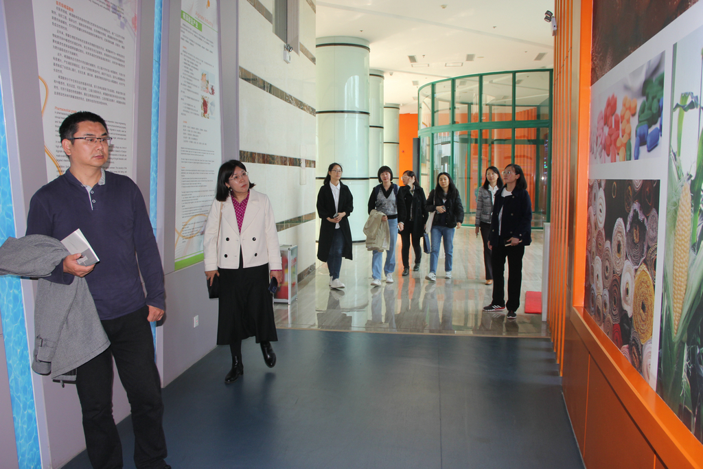 省標(biāo)準(zhǔn)化研究院及市區(qū)有關(guān)領(lǐng)導(dǎo)來(lái)潔晶進(jìn)行專標(biāo)融合調(diào)研