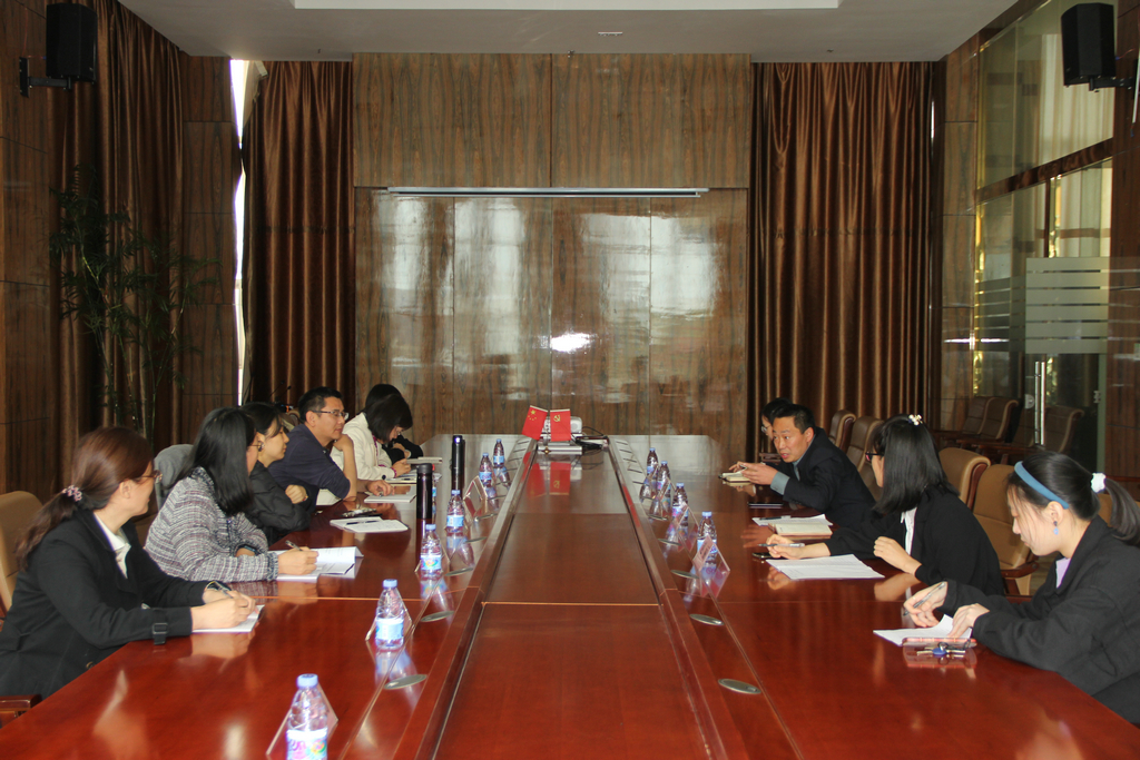 省標(biāo)準(zhǔn)化研究院及市區(qū)有關(guān)領(lǐng)導(dǎo)來(lái)潔晶進(jìn)行專標(biāo)融合調(diào)研